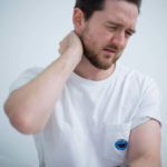 Kopfschmerzen durch Spannungen im Nacken